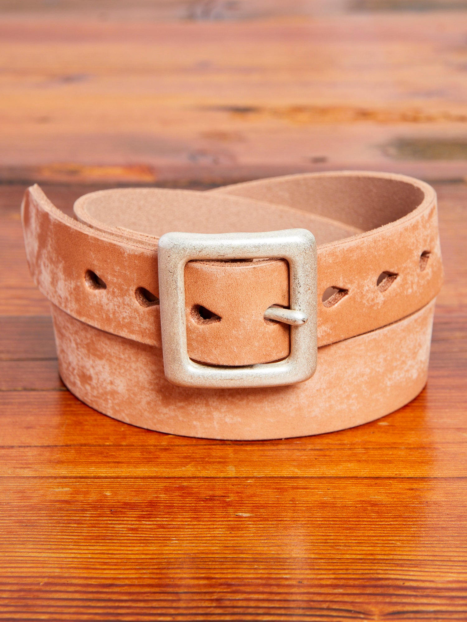 6211 Wild Leather Garrison Belt in Natural