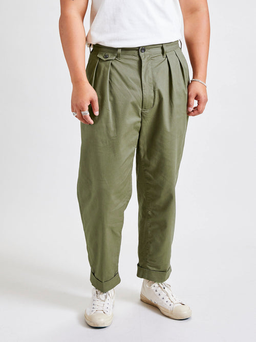 2-Pleat Twill Trousers in Olive