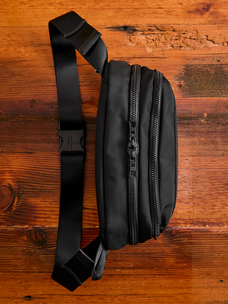 Explorer Sling Bag in Black