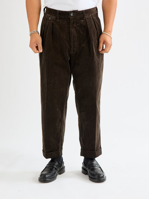 2-Pleat Corduroy Trousers in Dark Brown