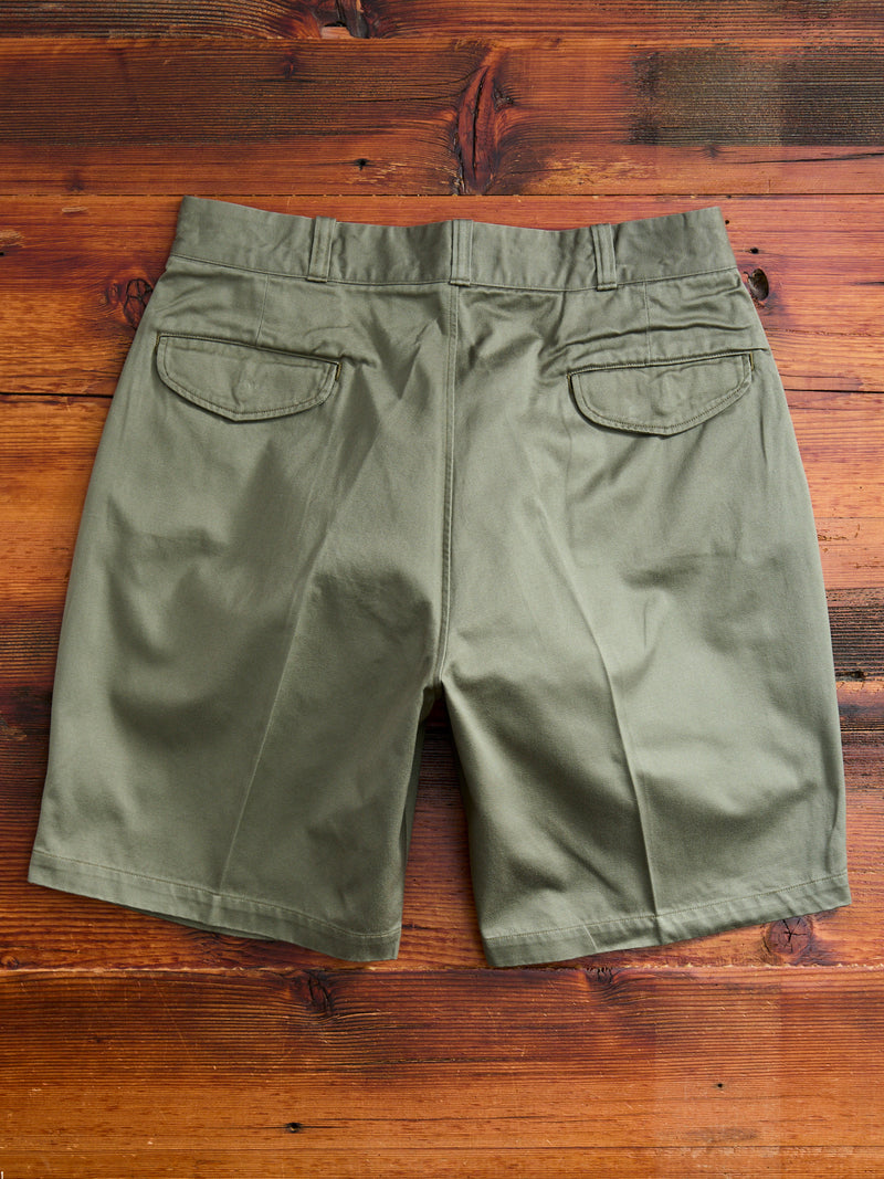 Pleated Military Chino Shorts in Olive