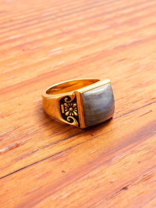 Collegiate Ring in Gold/Labradorite